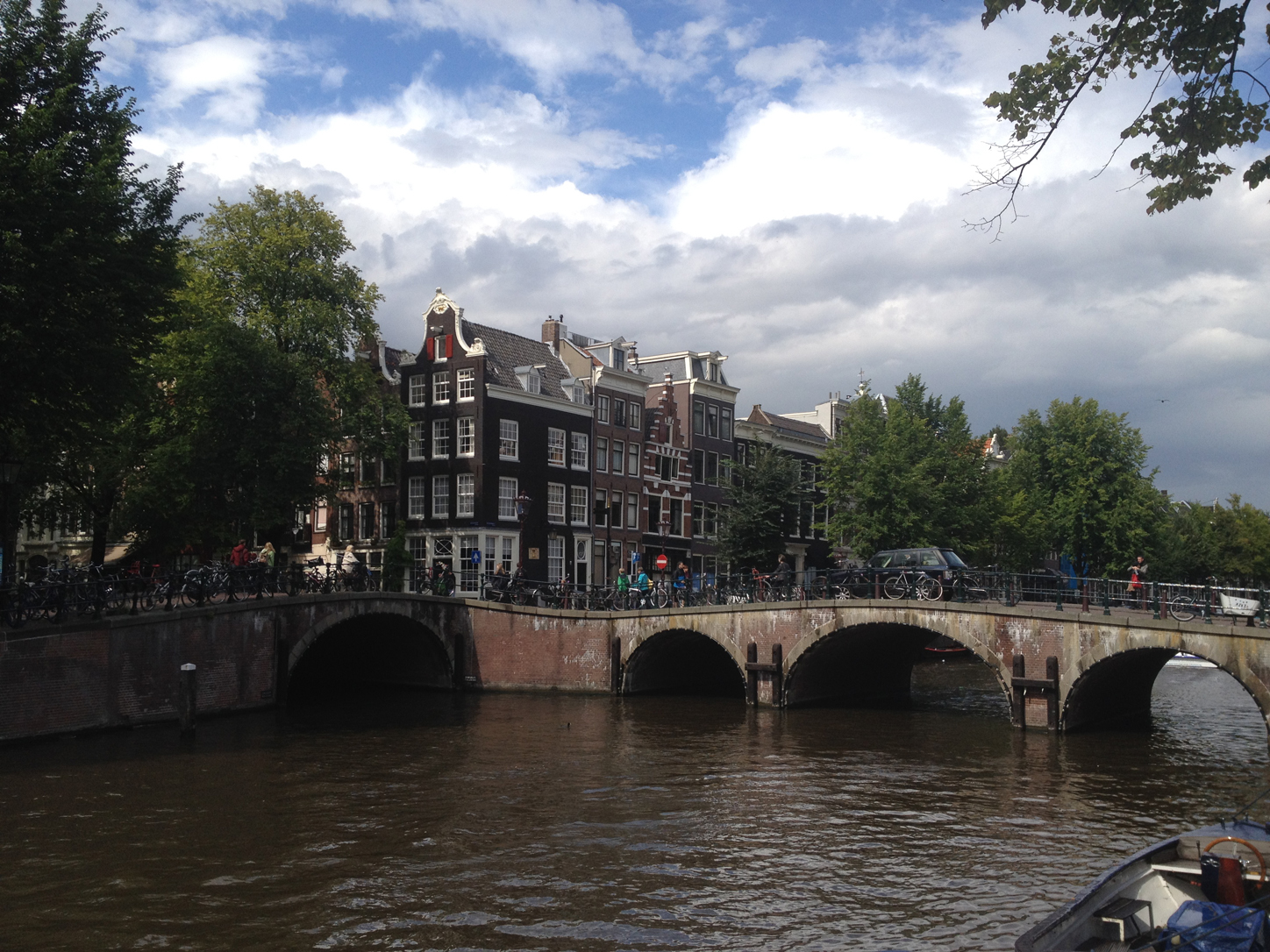 Pretty bridges and houses and water everywhere. A very nice town this Amsterdam.