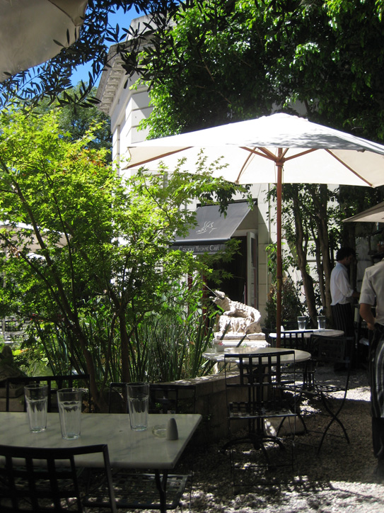 Like lunch in Paris, only everyone speaks Spanish.