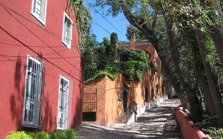Near the lavanderias in Allende Calle_Allende_thumb.jpg