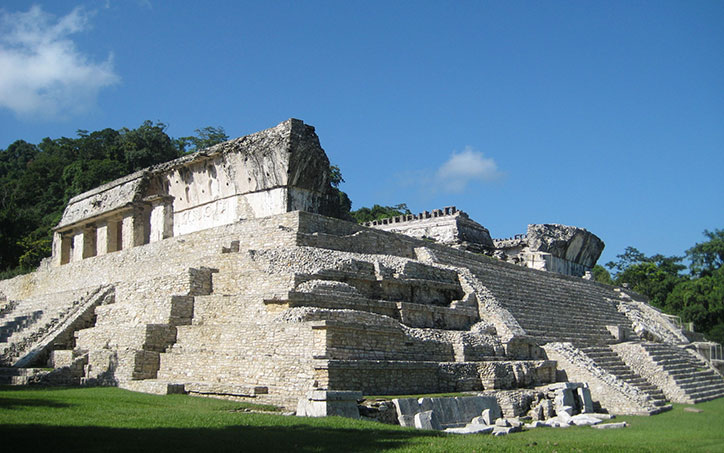 Palace at Palenque in the jungle Palenque5_thumb.jpg