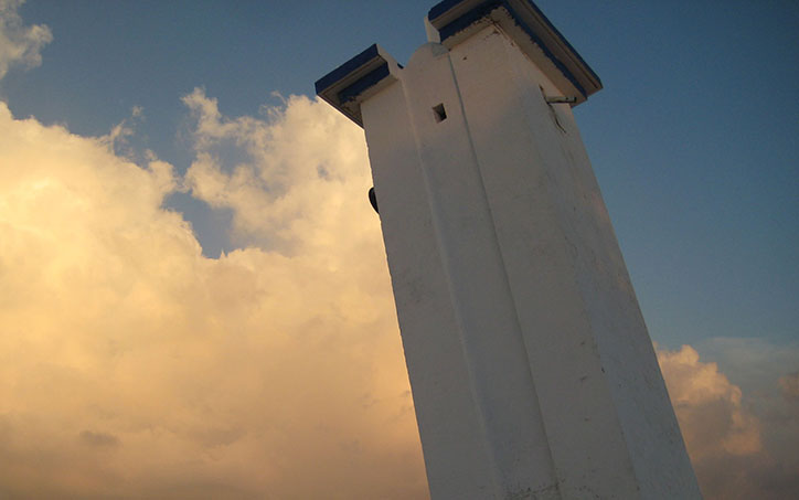 Has seen a couple of hurricanes but is still up Puerto_Morelos_lighthouse_thumb.jpg