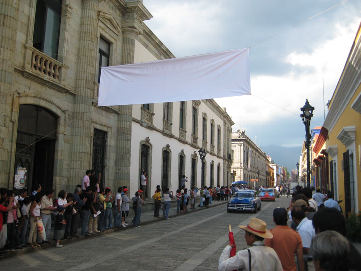 Rolling into the Zocalo Rolling into the Zocalo